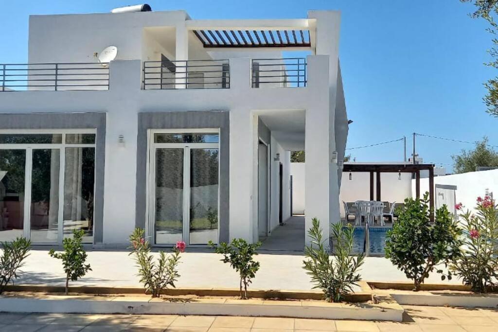 Magnifique Villa Avec Piscine Sur L'Ile De Djerba Pour Vacances Arkou Luaran gambar